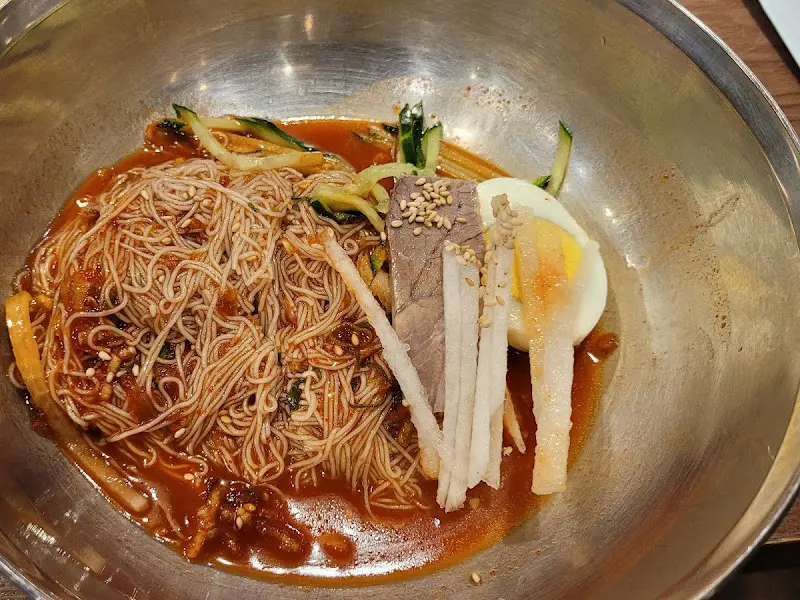 매콤한 비빔냉면