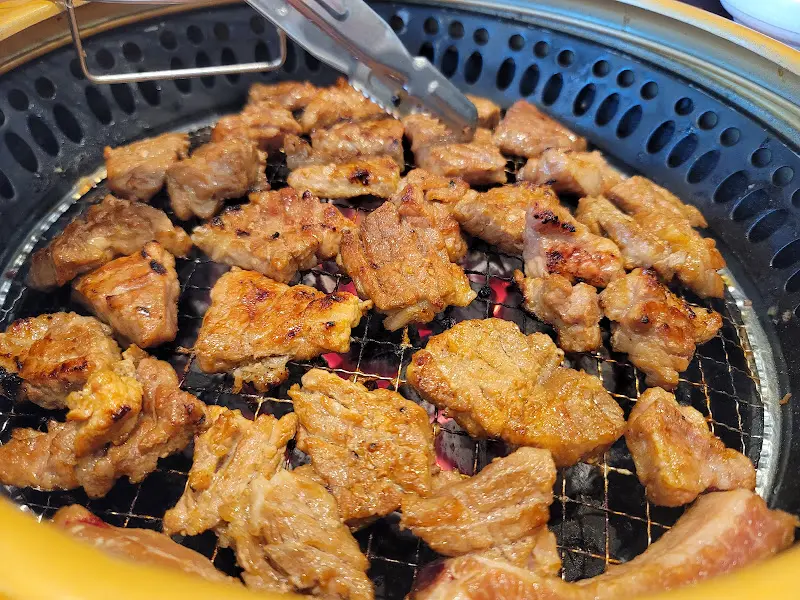 맛있게 익어가는 돼지갈비