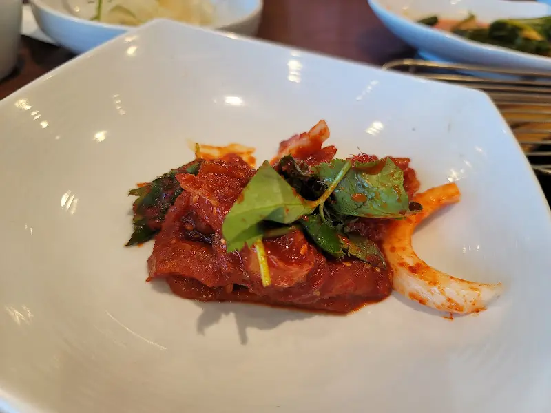 매콤한 양념이 인상적인 가오리무침