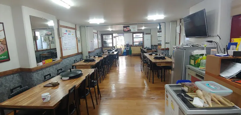 솔뚜껑삼겹살 내부 모습