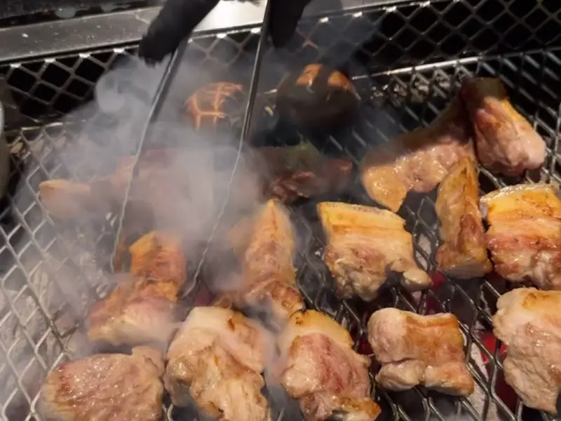 고기 굽는 모습