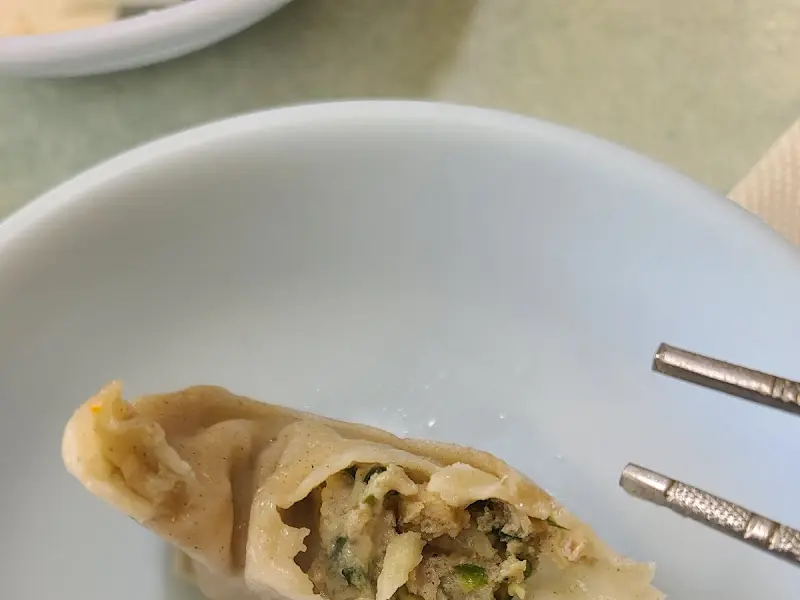 반으로 갈라진 꿩만두 단면