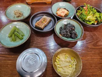 전주 맛집, 섬세한 손길이 깃든 비빔밥의 향연: 고궁본가에서 맛보는 전주의 깊은 맛