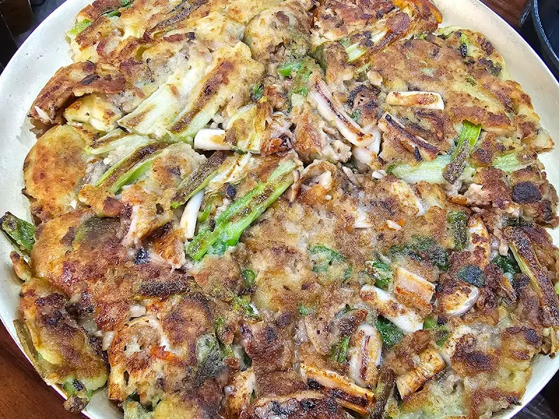 해산물이 듬뿍 들어간 해물파전