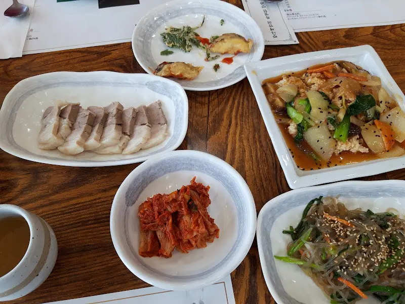 다채로운 반찬들