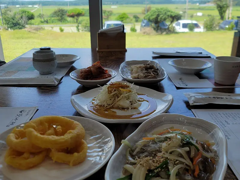 맛깔스러운 반찬들