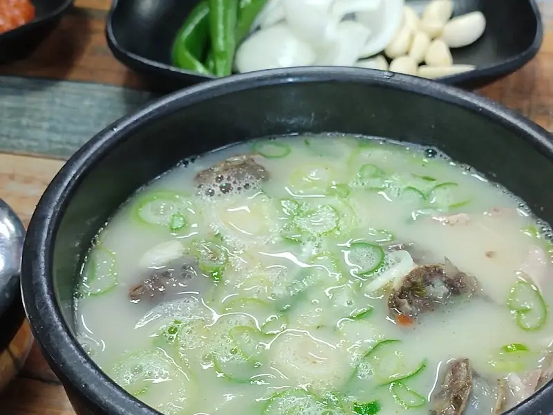 푸짐한 국밥 한 상