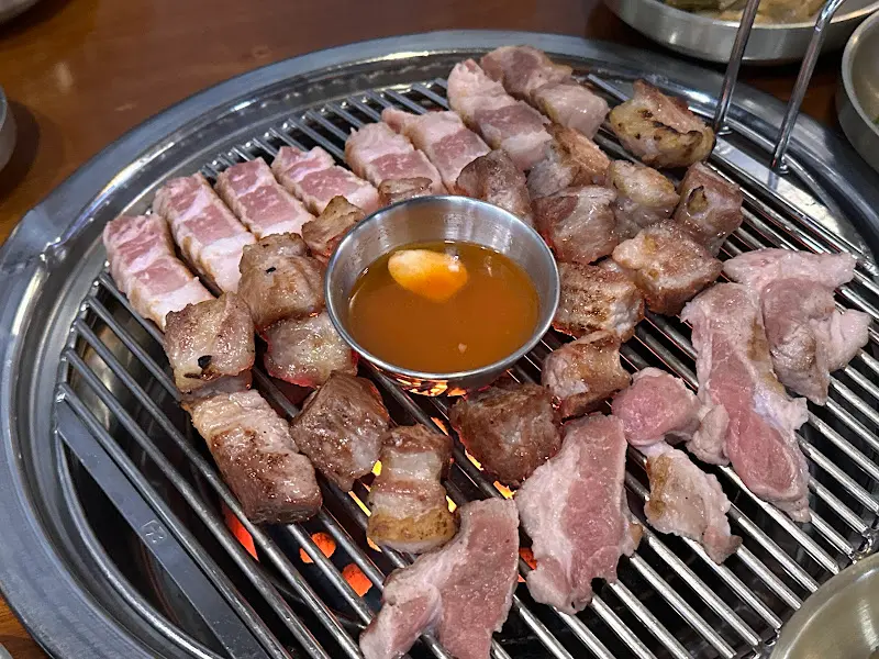 다양한 부위의 고기