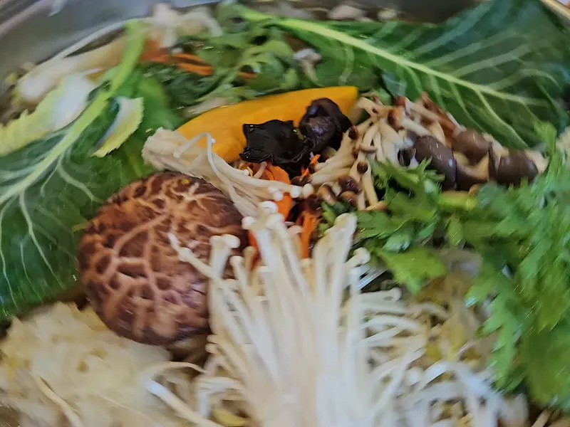 푸짐한 버섯 샤브샤브