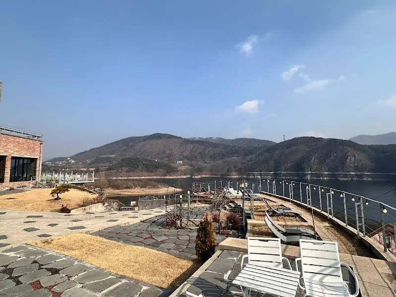 옥정호가 보이는 야외 테라스