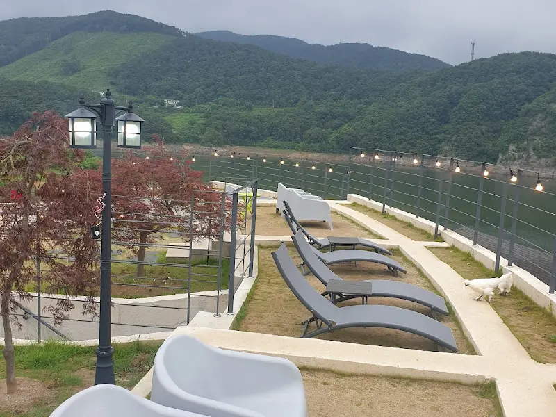 야외 테이블과 의자