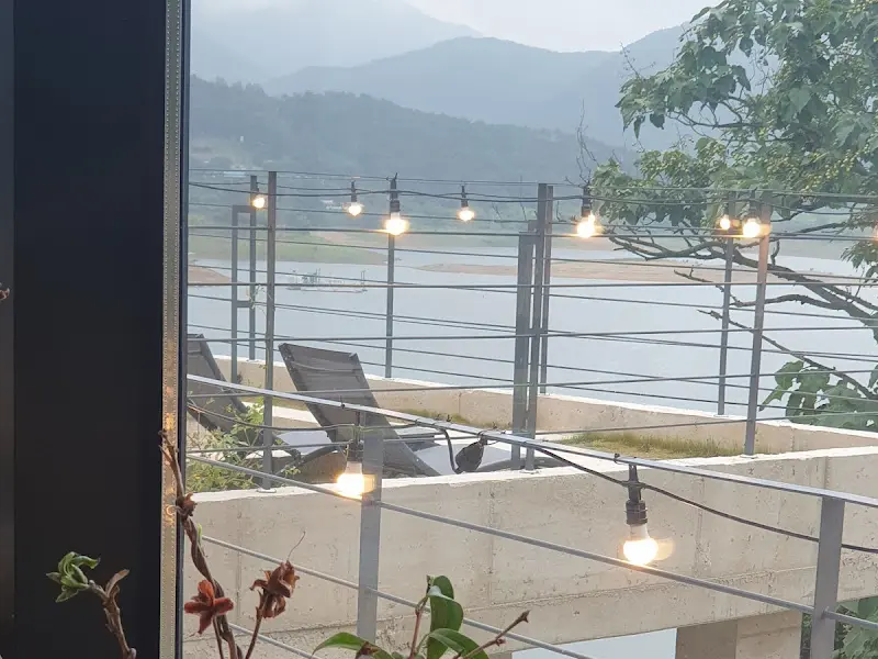 창밖으로 보이는 옥정호