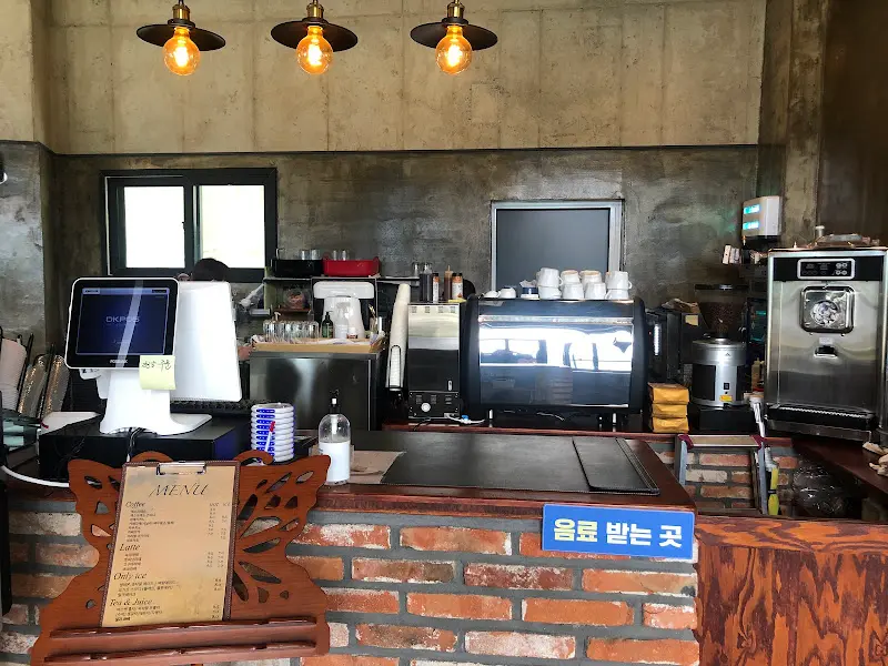 카페 내부 카운터