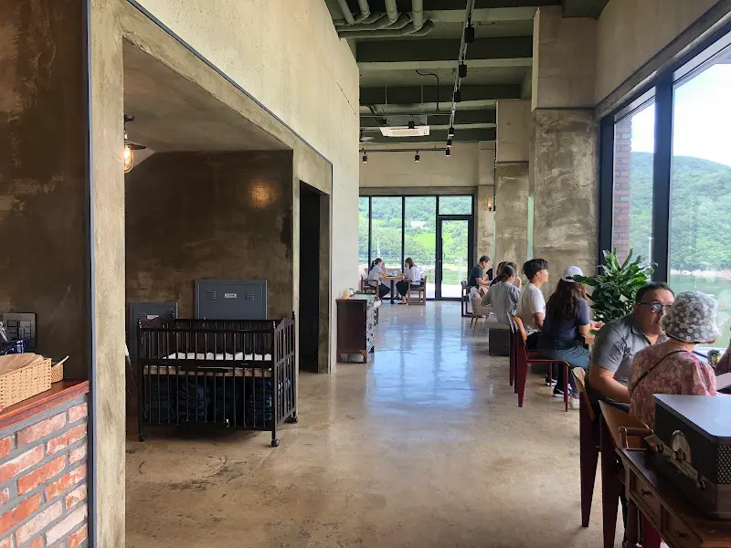 카페 외부 풍경