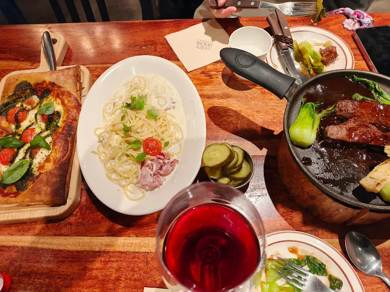 Cozy House 전체 테이블 세팅