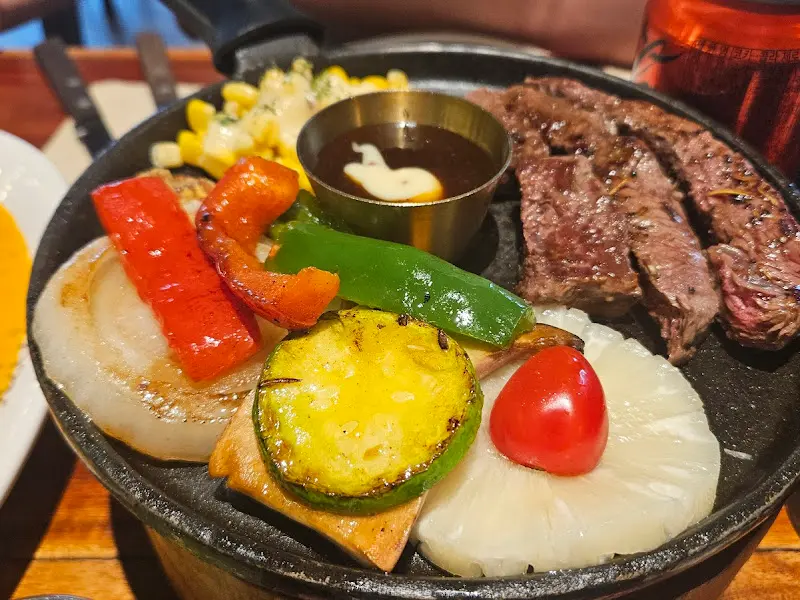 Cozy House 스테이크 근접샷