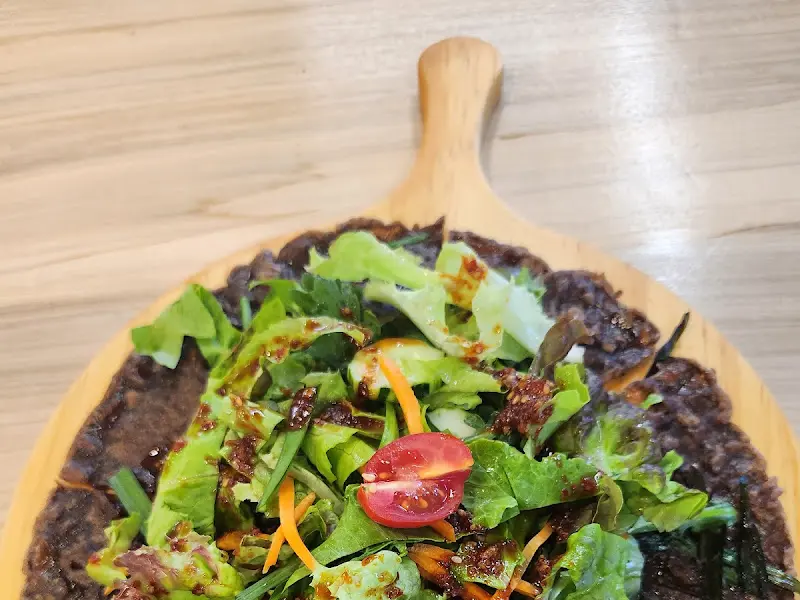 매콤한 쭈꾸미와 환상궁합을 자랑하는 샐러드