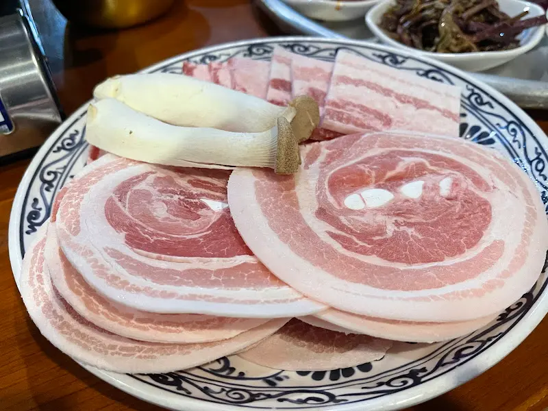 신선한 냉삼겹살