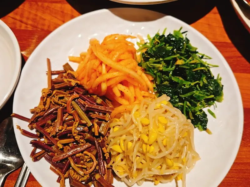 쭈꾸미와 함께 나오는 곁들임 나물