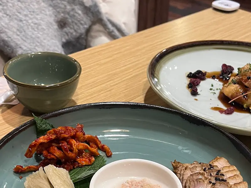 다채로운 반찬들