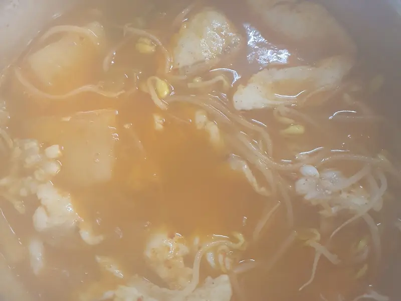 보글보글 끓는 서더리탕