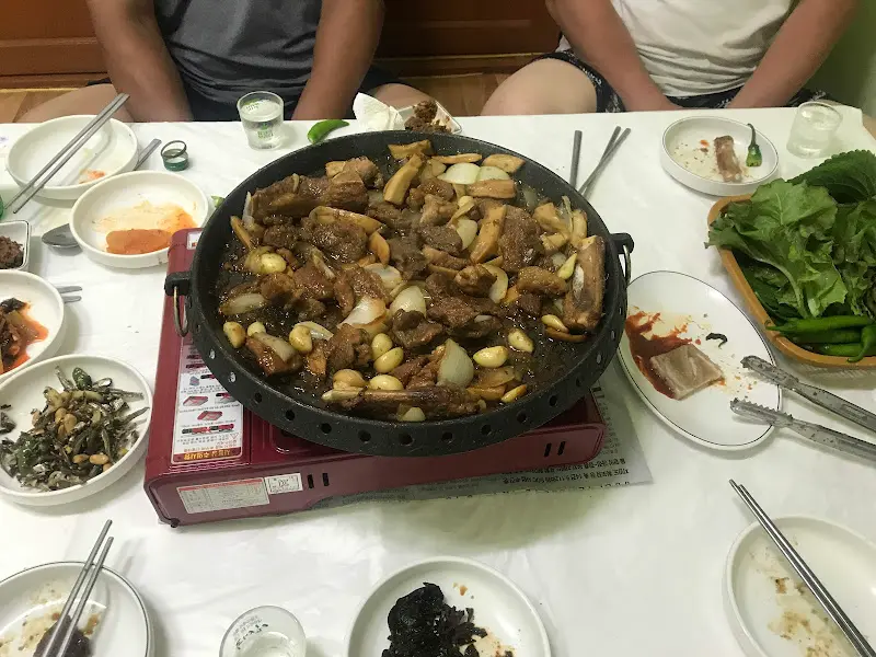 숯불갈비가 익어가는 모습