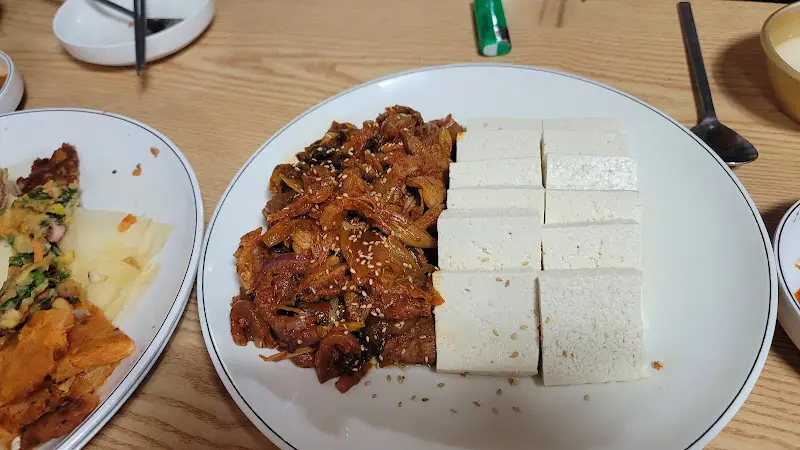 두부김치와 김치전