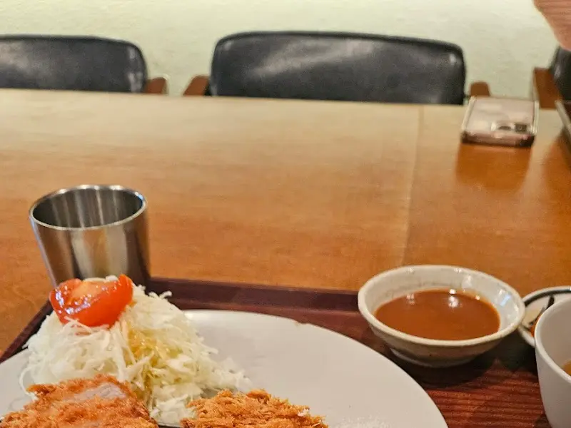 깔끔하고 정갈한 돈카츠 한 상 차림