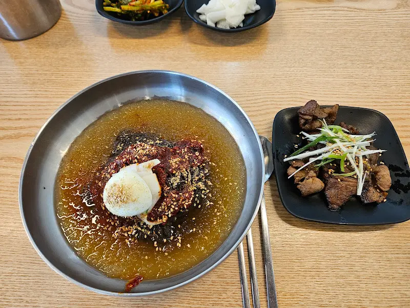 물냉면과 고기