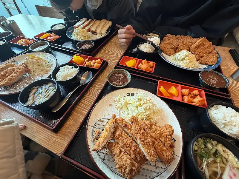 푸짐한 돈가스 한 상