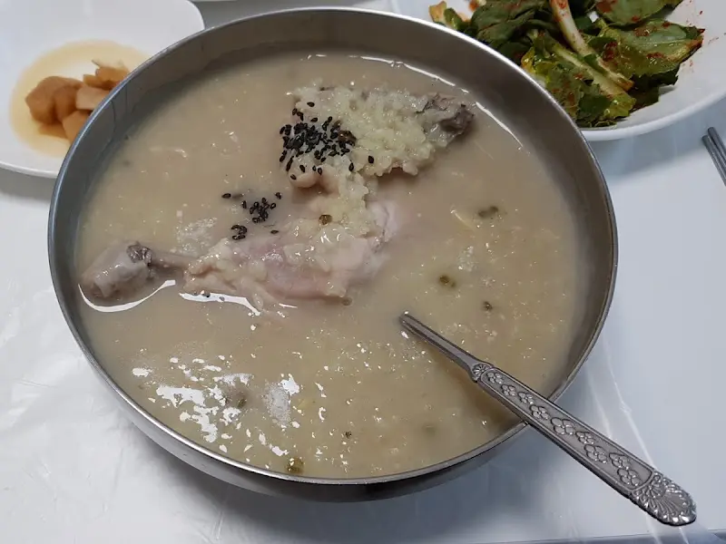 닭 반마리가 들어간 닭죽