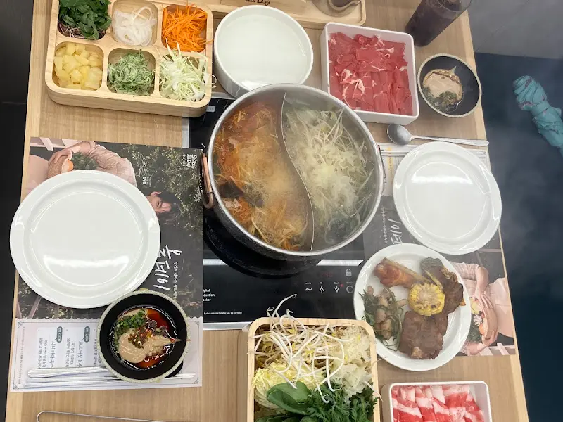 풍성한 샤브샤브 한 상 차림