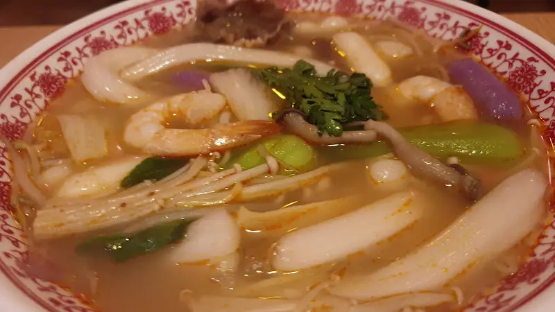 다양한 재료가 들어간 마라탕