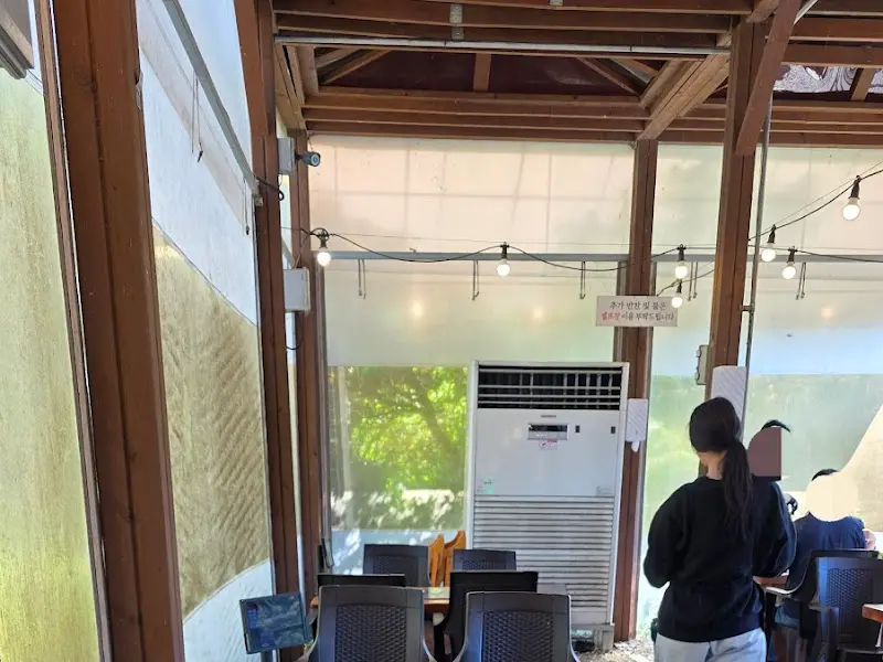 고우다 가평본점의 실내 테이블 좌석