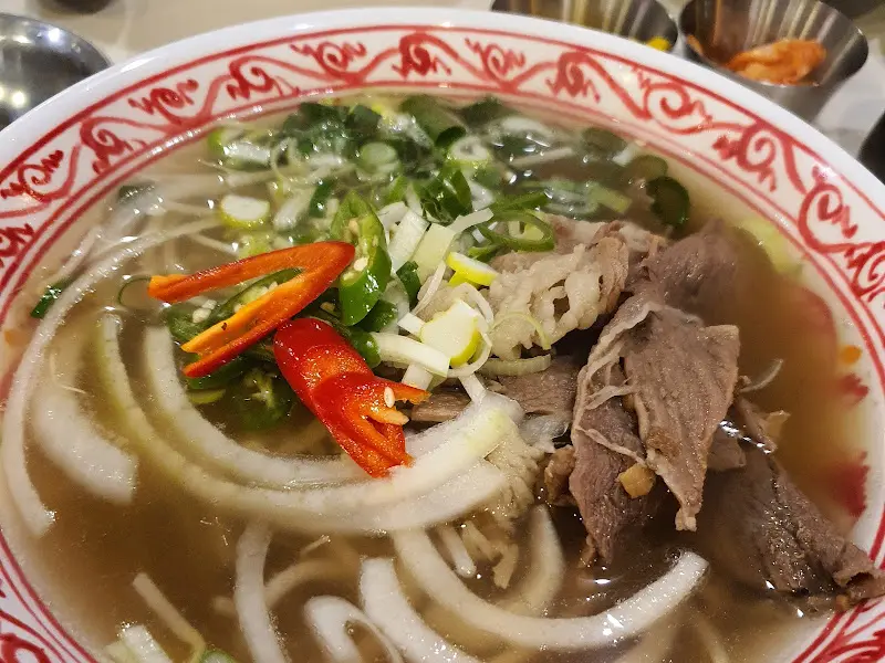 향긋한 향이 코를 간지럽히는 쌀국수