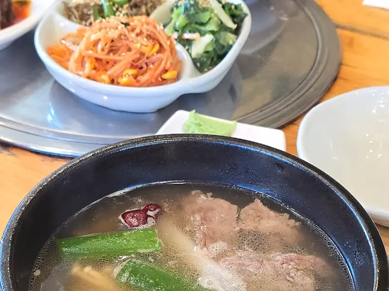 놋그릇에 담긴 맑은 한우탕