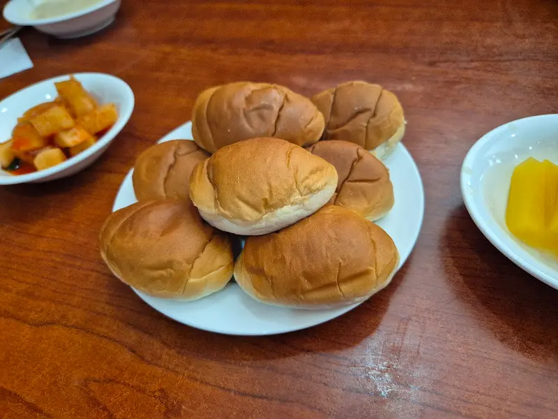 챔프 돈까스의 식전빵