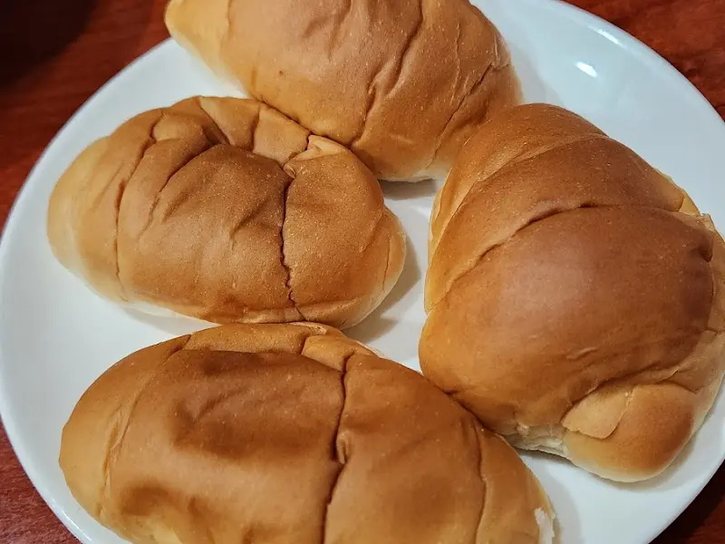 챔프 돈까스의 식전빵 근접샷