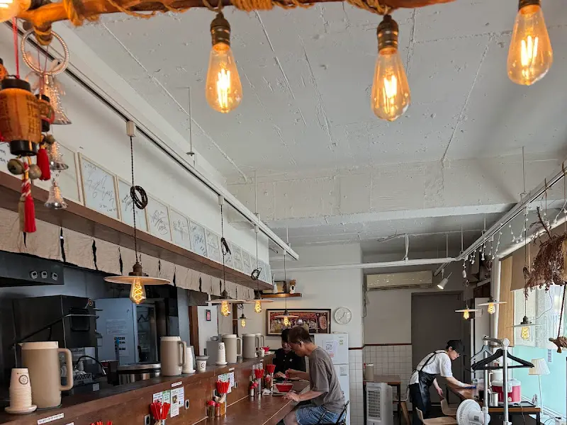 멘야세븐 내부 인테리어