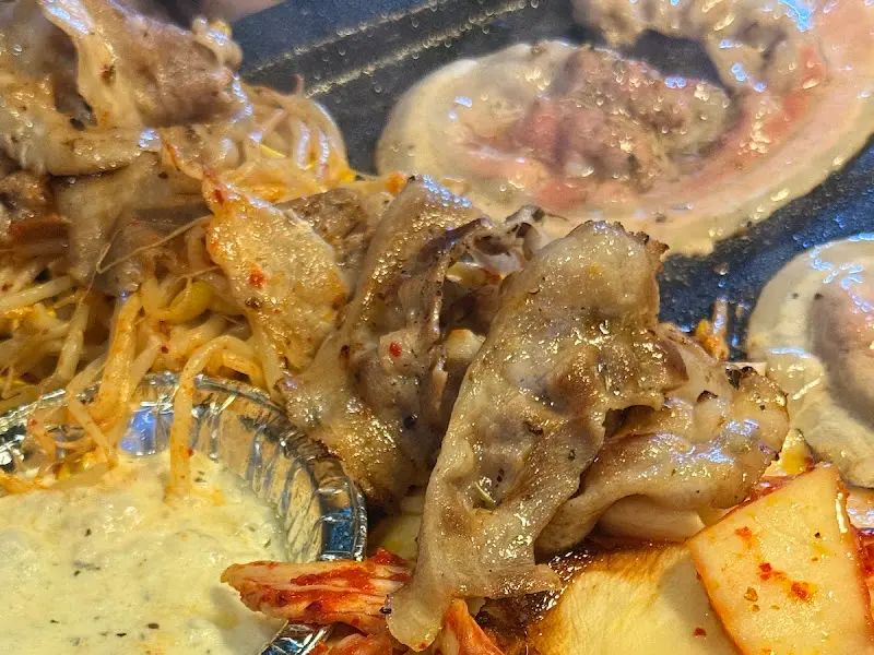 구워진 삼겹살 근접샷