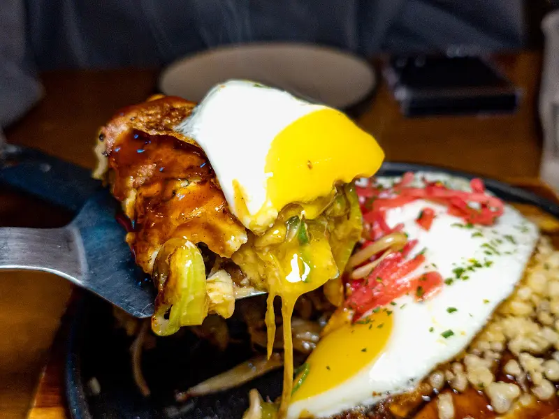 오코노미야끼 들어올리기