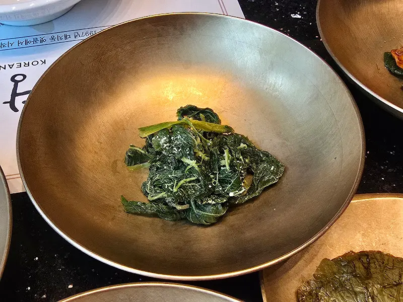 싱그러운 시금치 나물