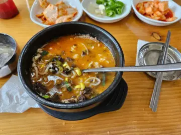 괴산의 숨겨진 맛, 끽산생내장탕에서 찾은 해장국 맛집의 아쉬운 풍경