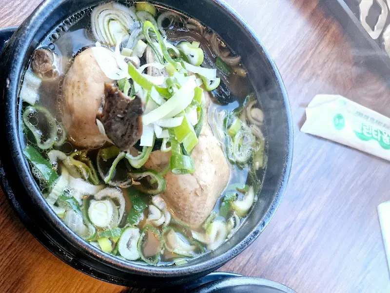 파가 듬뿍 올라간 삼계탕