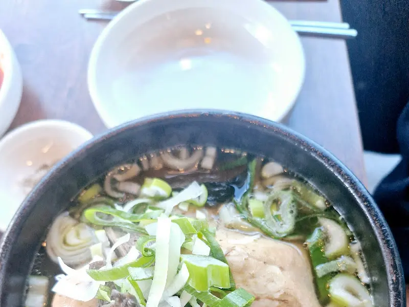 뚝배기에 담긴 삼계탕