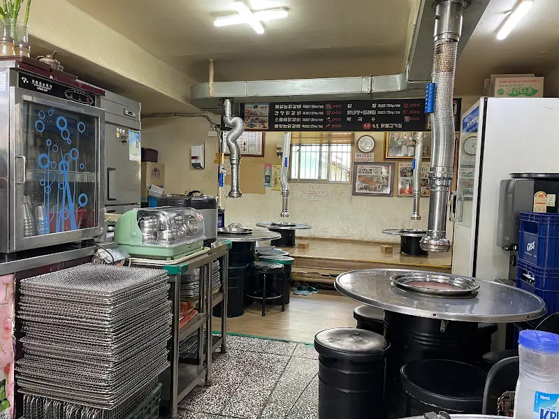 원조숯불닭불고기 내부 모습