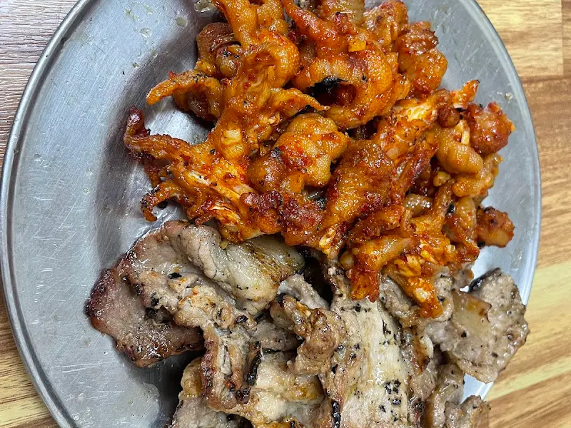 윤기 자르르 흐르는 닭발