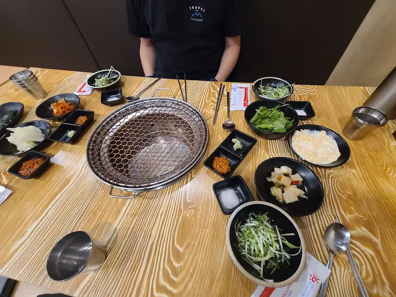 푸짐하게 차려진 밑반찬