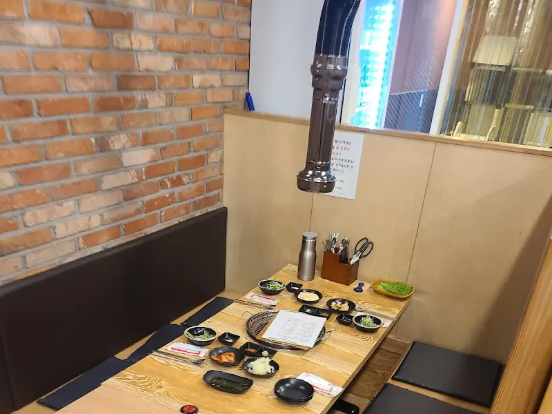 편안한 분위기의 테이블