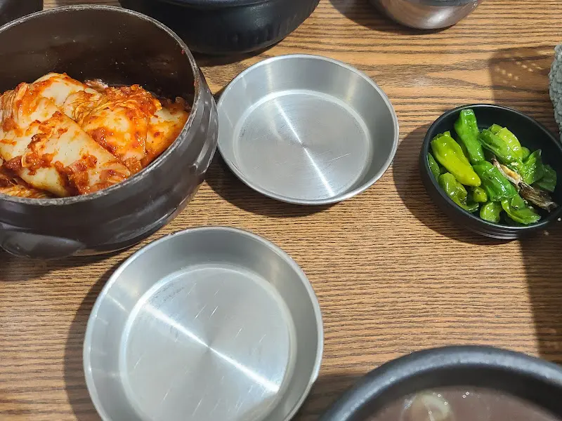 해장국과 반찬 3종 세트